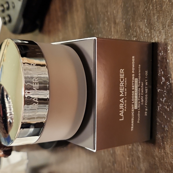 TRANSLUCENT LOOSE SETTING POWDER( NEW ) - Picture 5 of 6